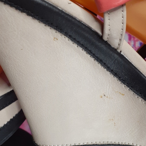 QUPID FINDER - Nude Coral Strap Black Trim Wedges - Picture 9 of 11